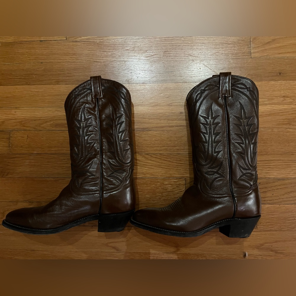 Tony Lama size 8 boots in great condition!